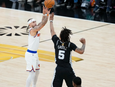 New York, NBA Finallerine Zaferle Başladı: Knicks, San Antonio’yu Deplasmanda Yendi