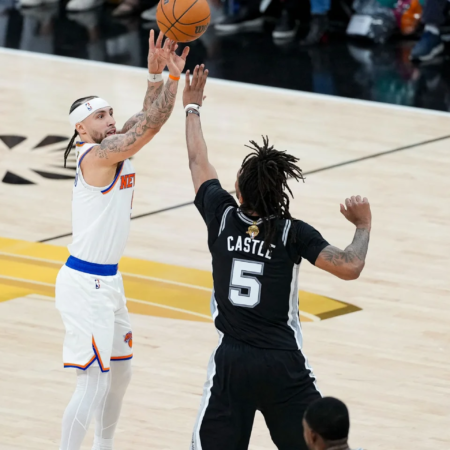 New York, NBA Finallerine Zaferle Başladı: Knicks, San Antonio’yu Deplasmanda Yendi
