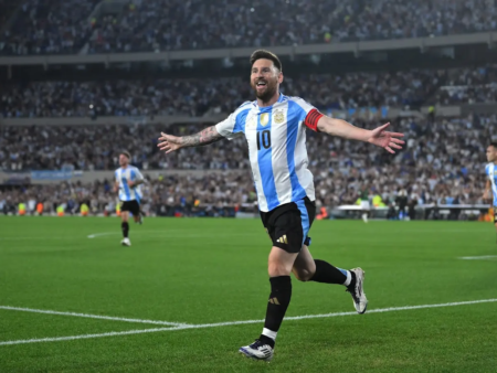 Messi Dünya Kupası tarihini yeniden yazdı. Arjantin kaptanı ve Scaloni, Cezayir karşısında alınan zaferin ardından tepki gösterdi