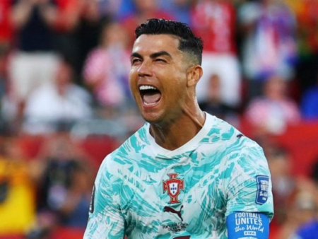Cristiano Ronaldo, 2026 Dünya Kupası’nda gol atan en yaşlı futbolcu oldu. Turnuva, tecrübeli oyuncuların ve genç yeteneklerin rekorlarıyla hatırlandı