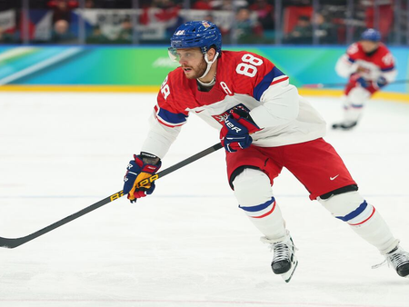 Pastrniak ve Rantanen dörder puan kaydetti, Carolina yedi gol attı ve Vegas geri dönüş yaptı