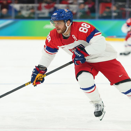 Pastrniak ve Rantanen dörder puan kaydetti, Carolina yedi gol attı ve Vegas geri dönüş yaptı