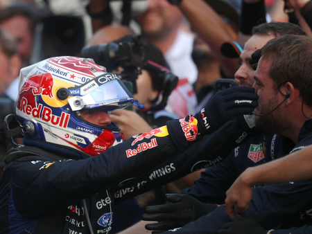 Max Verstappen sezonun ilk zaferini kazandı, Red Bull kendi motoruyla kazandı ve Hamilton podyuma çıktı